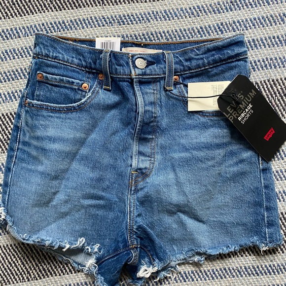 NWT High Rise Levi’s - Picture 2 of 4